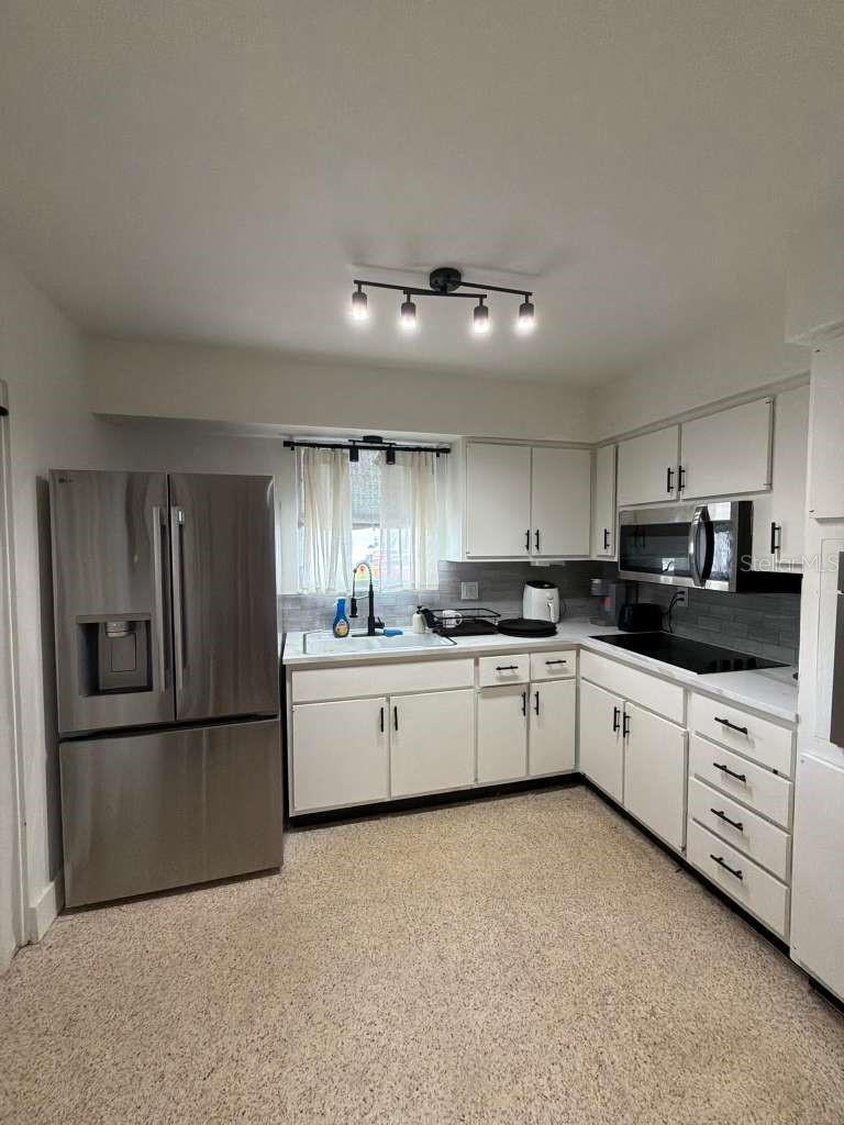 DE SOTO COUNTRY CLUB COLONY - Residential Lease