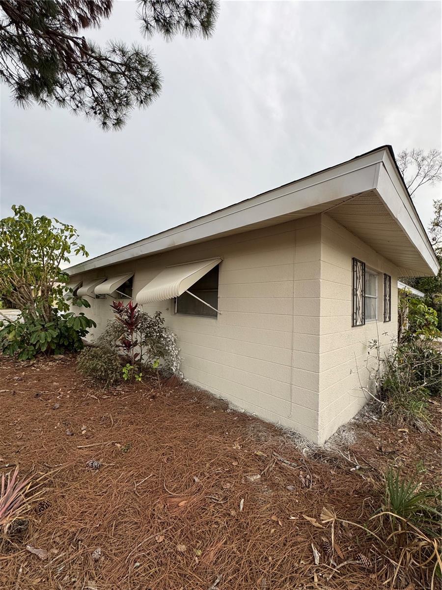 DE SOTO COUNTRY CLUB COLONY - Residential Lease