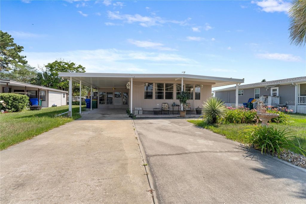 Photo of 1113 Elkhart Circle, Tavares, FL 32778 (MLS # G5097441)