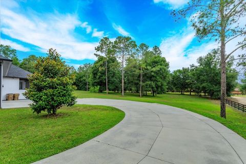 A home in EUSTIS