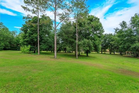 A home in EUSTIS