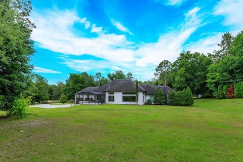 A home in EUSTIS