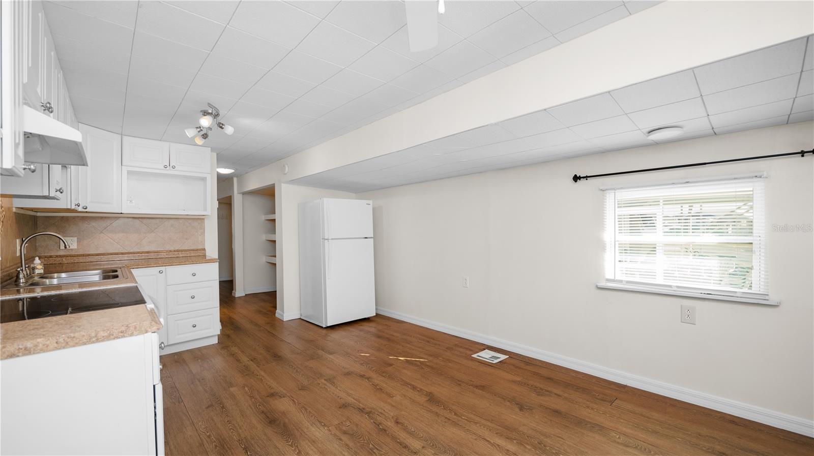 FAIRVIEW VILLAGE - Residential