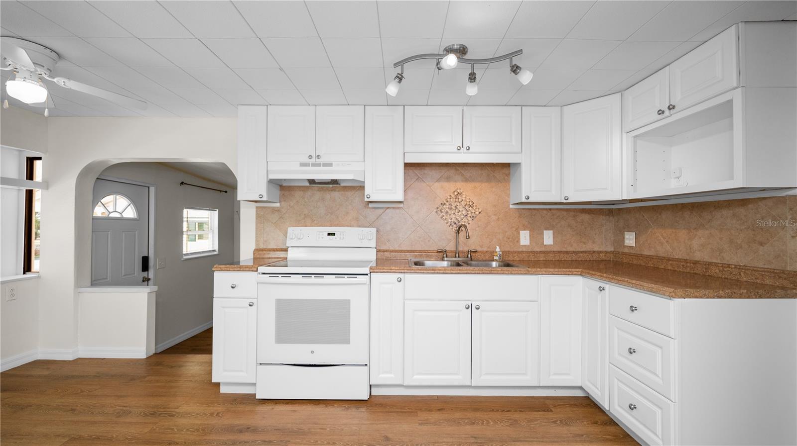 FAIRVIEW VILLAGE - Residential