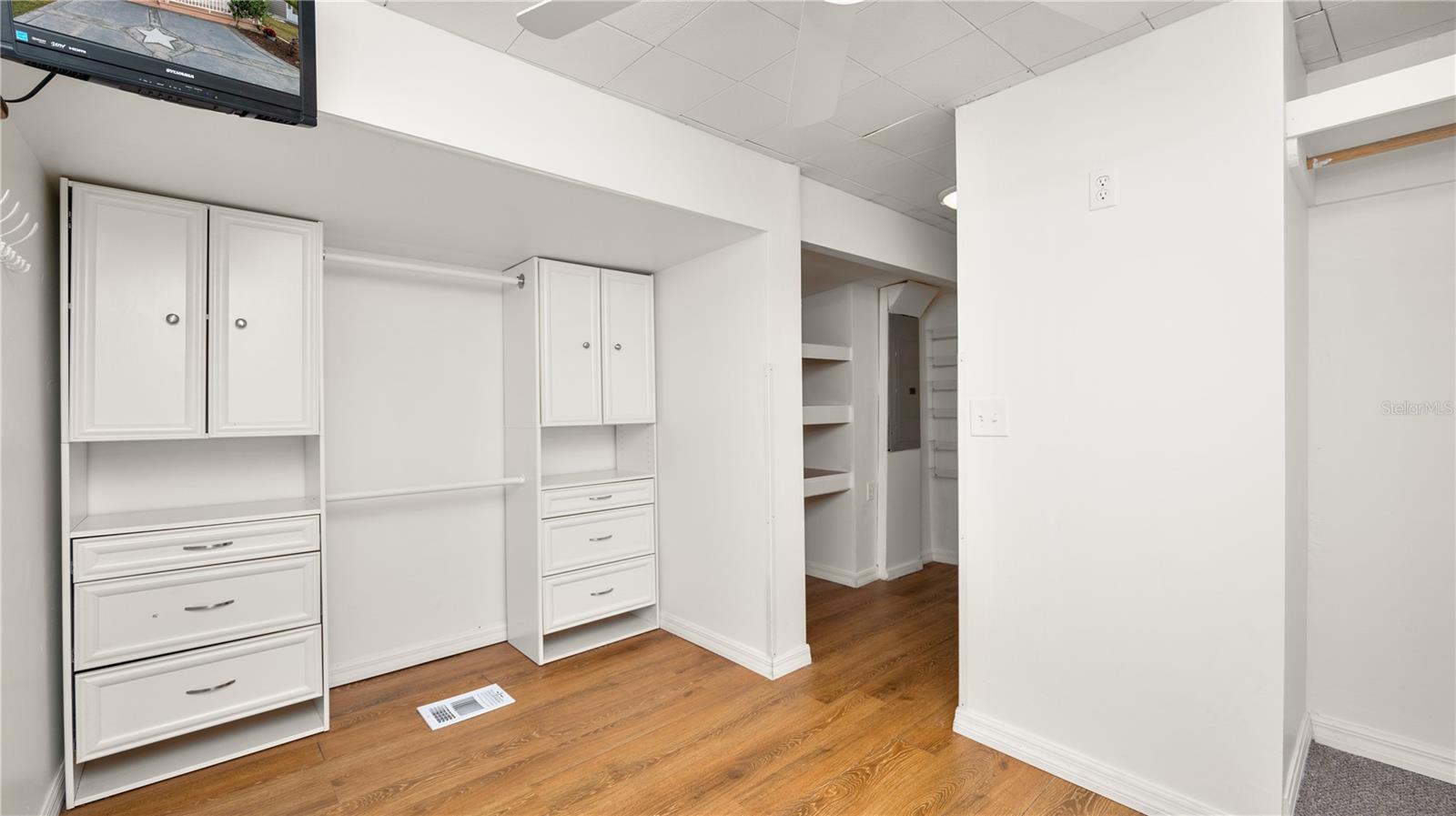 FAIRVIEW VILLAGE - Residential