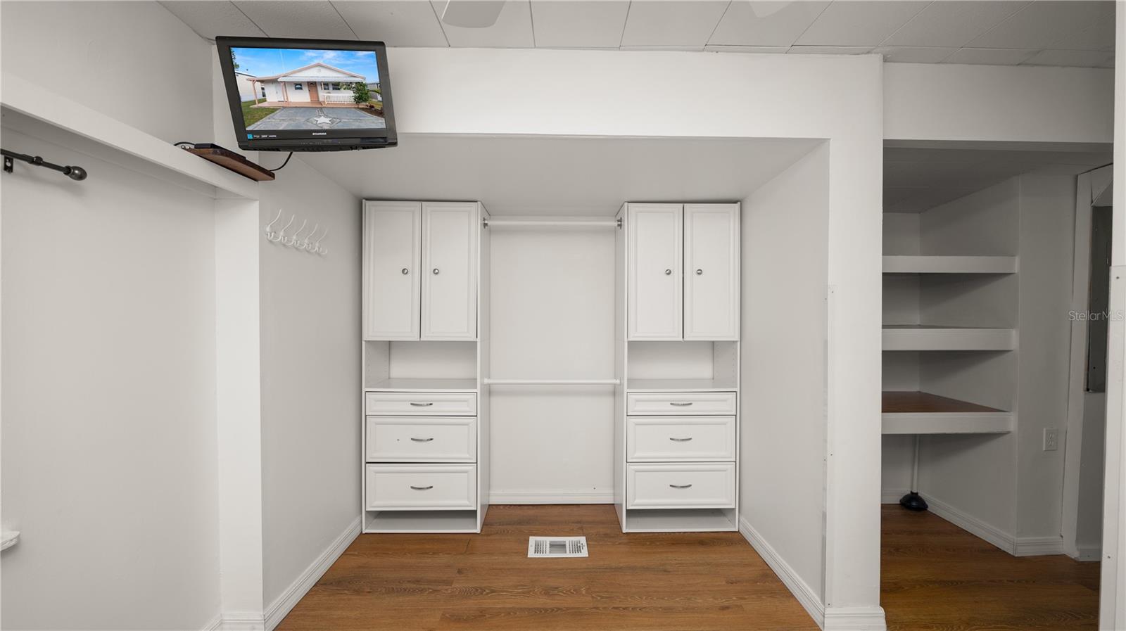 FAIRVIEW VILLAGE - Residential