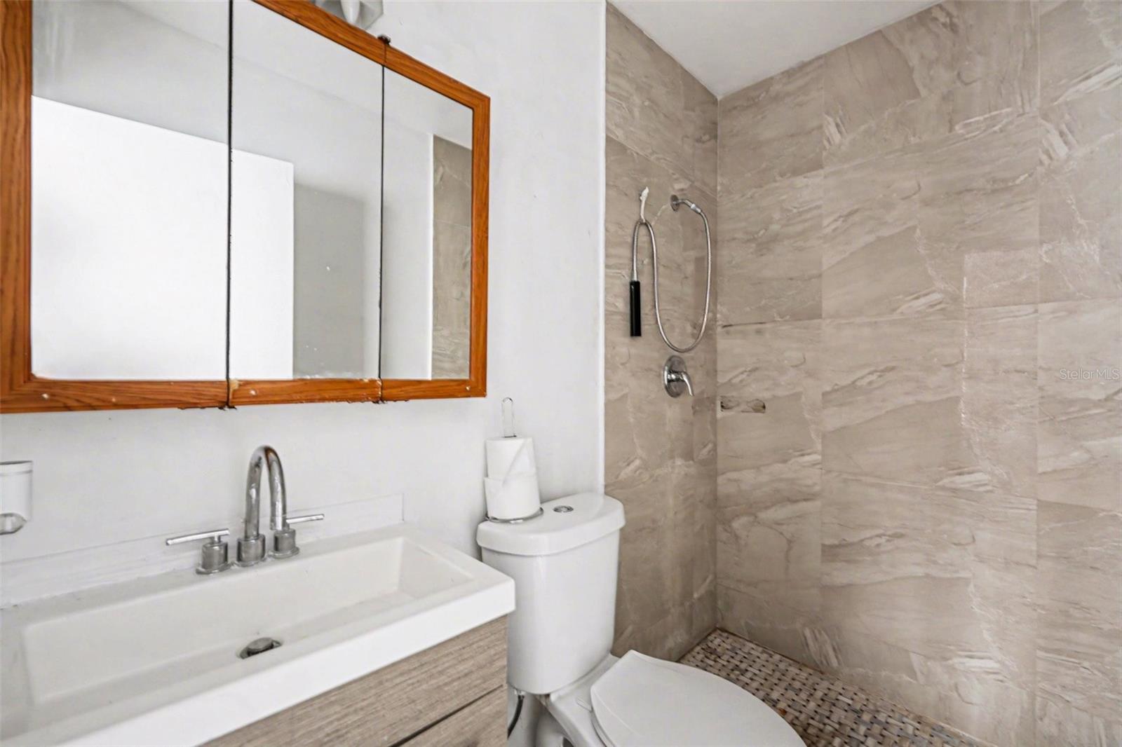 CLEARVIEW OAKS UNIT 6 CONDO BLDG Z 23A, APT 1042 - Residential