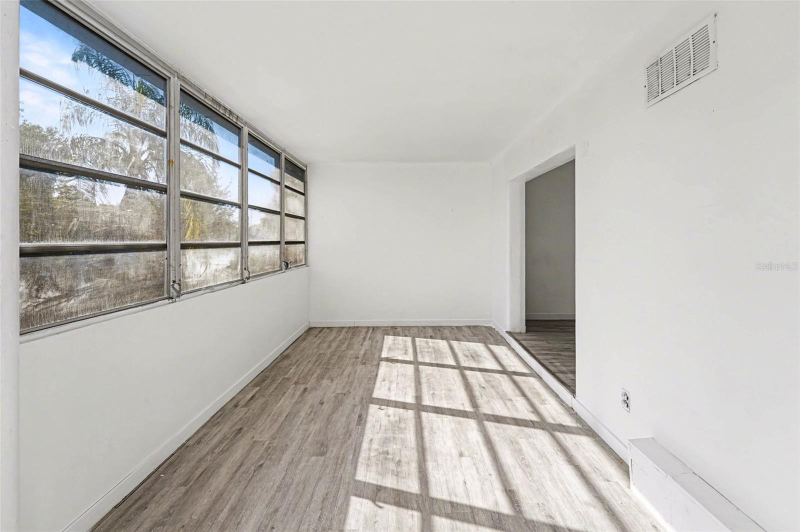 CLEARVIEW OAKS UNIT 6 CONDO BLDG Z 23A, APT 1042 - Residential