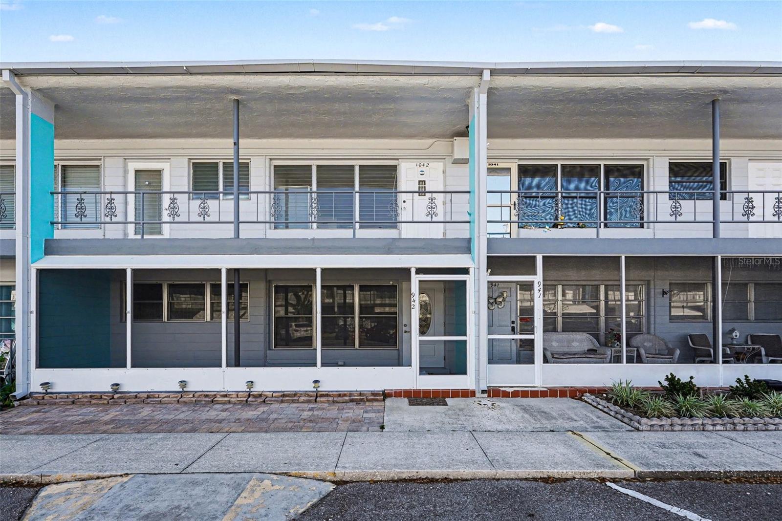 CLEARVIEW OAKS UNIT 6 CONDO BLDG Z 23A, APT 1042 - Residential