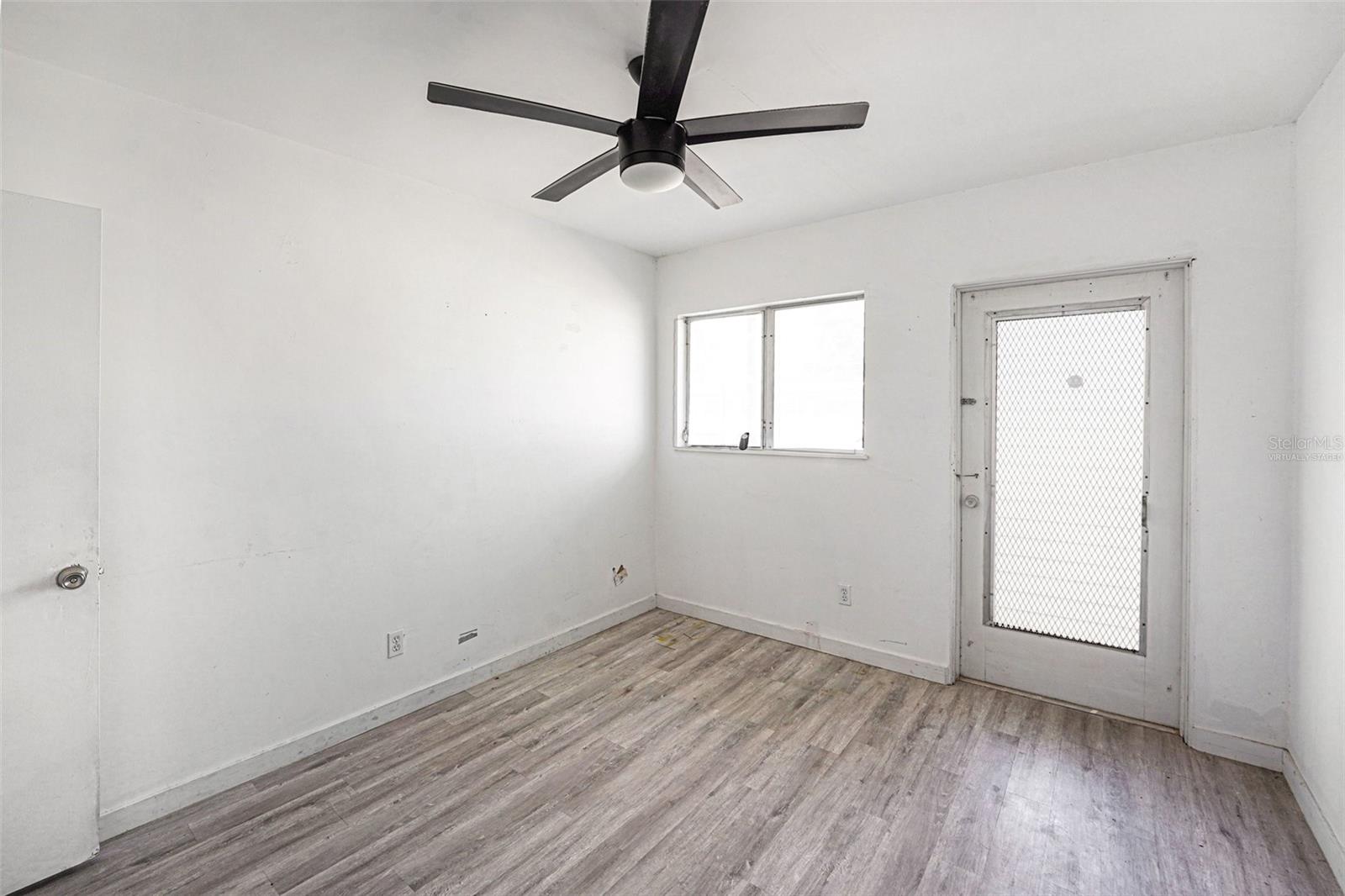 CLEARVIEW OAKS UNIT 6 CONDO BLDG Z 23A, APT 1042 - Residential