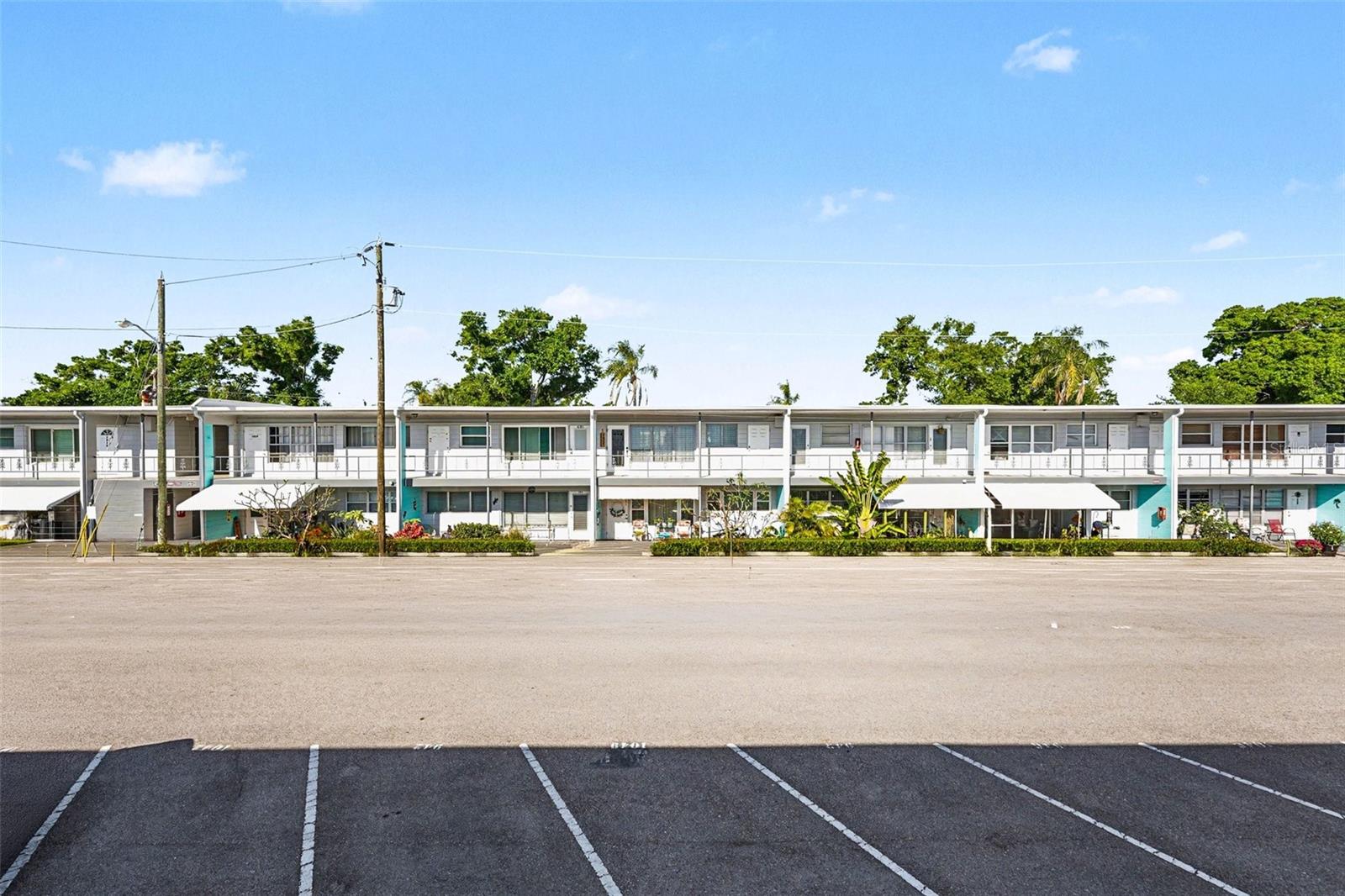 CLEARVIEW OAKS UNIT 6 CONDO BLDG Z 23A, APT 1042 - Residential