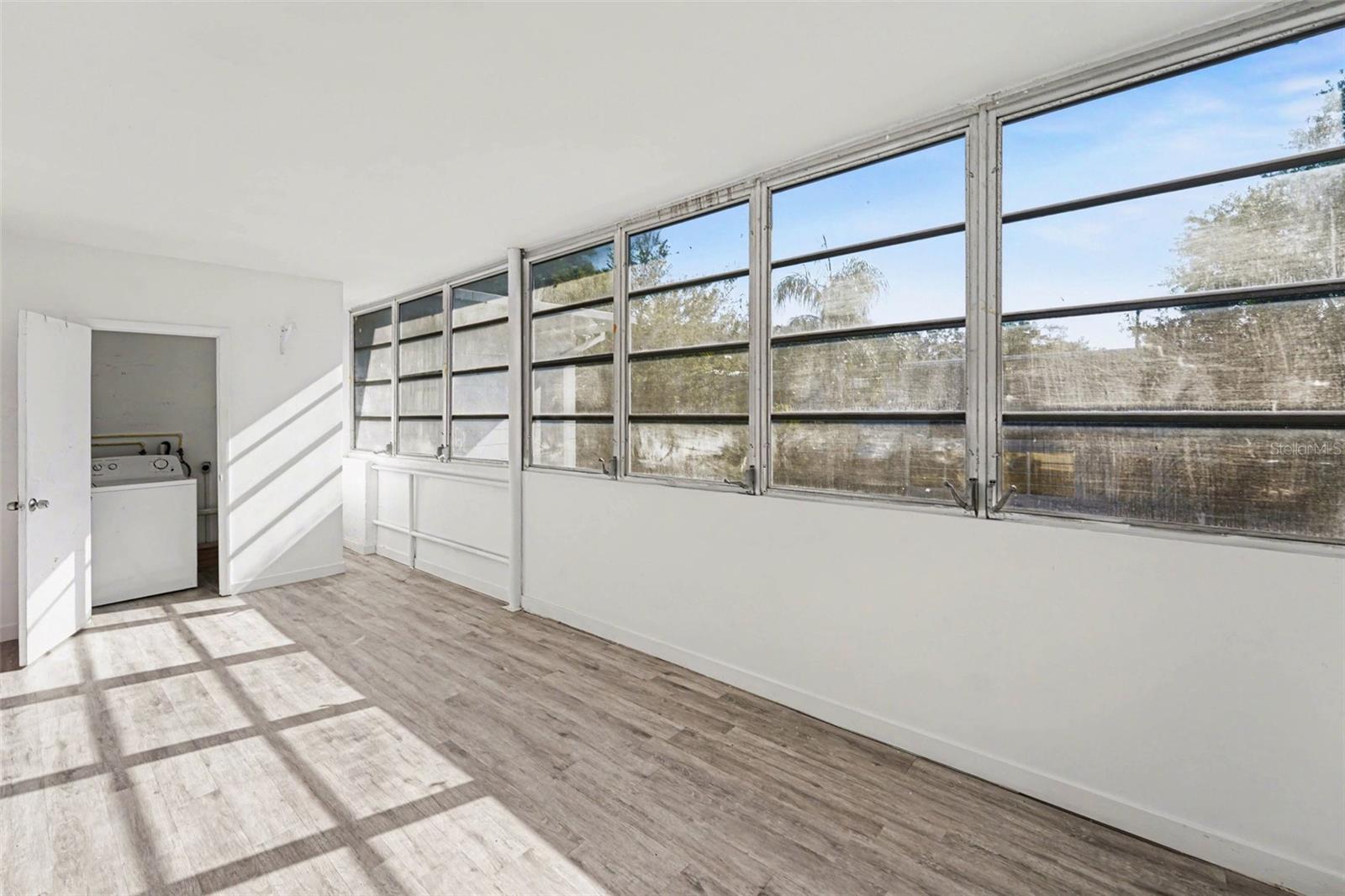 CLEARVIEW OAKS UNIT 6 CONDO BLDG Z 23A, APT 1042 - Residential