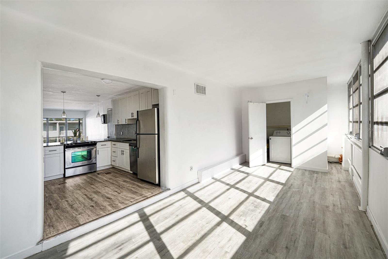 CLEARVIEW OAKS UNIT 6 CONDO BLDG Z 23A, APT 1042 - Residential