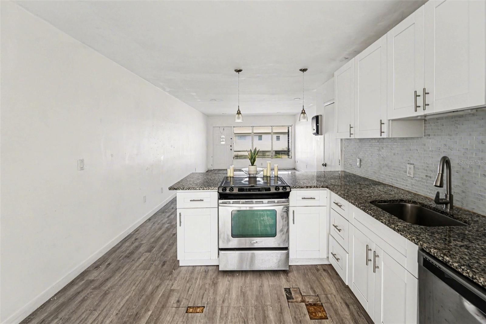 CLEARVIEW OAKS UNIT 6 CONDO BLDG Z 23A, APT 1042 - Residential