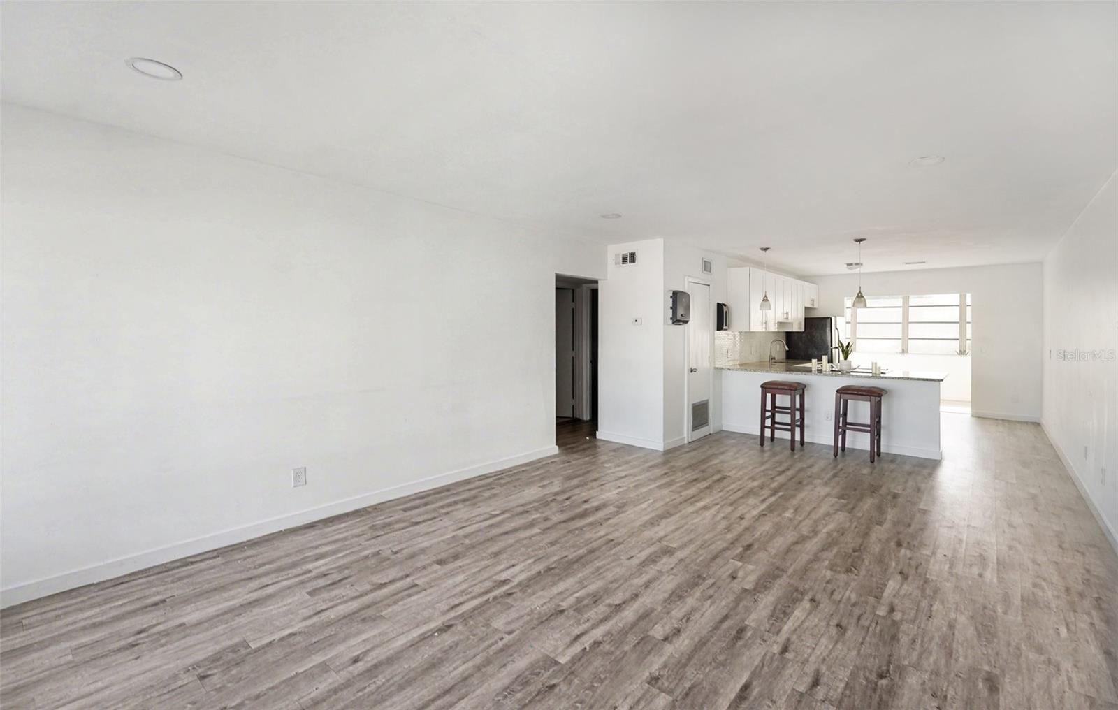 CLEARVIEW OAKS UNIT 6 CONDO BLDG Z 23A, APT 1042 - Residential