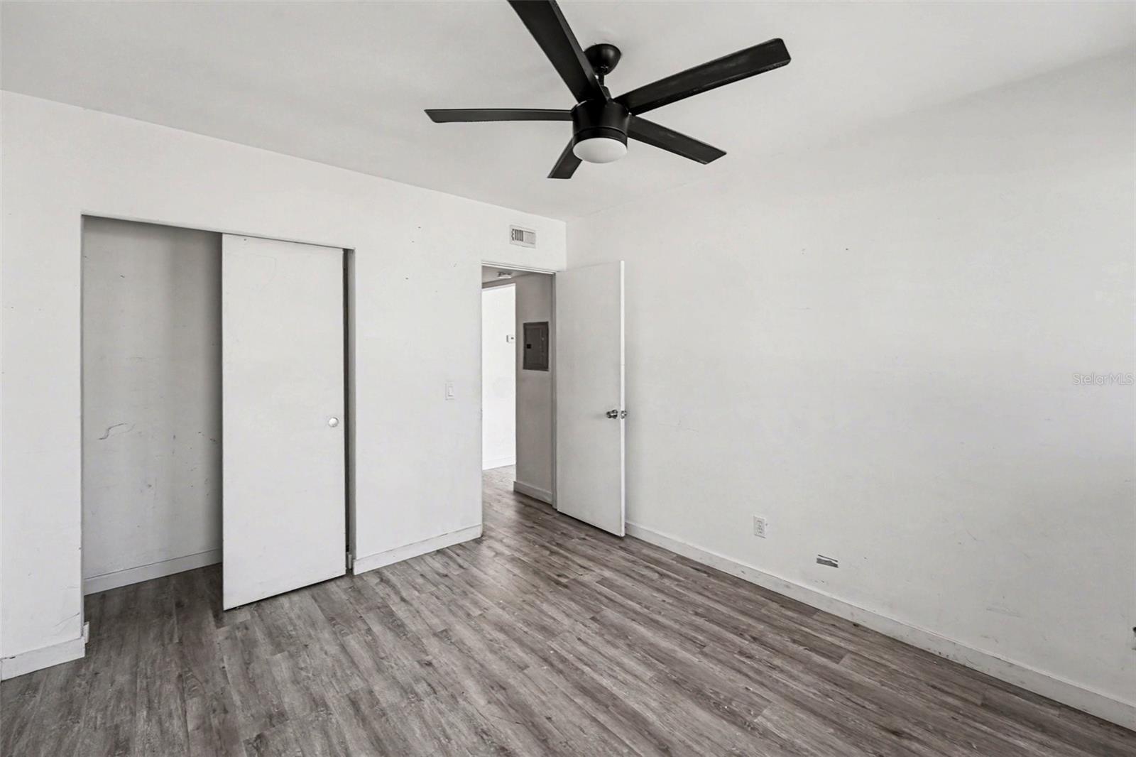 CLEARVIEW OAKS UNIT 6 CONDO BLDG Z 23A, APT 1042 - Residential