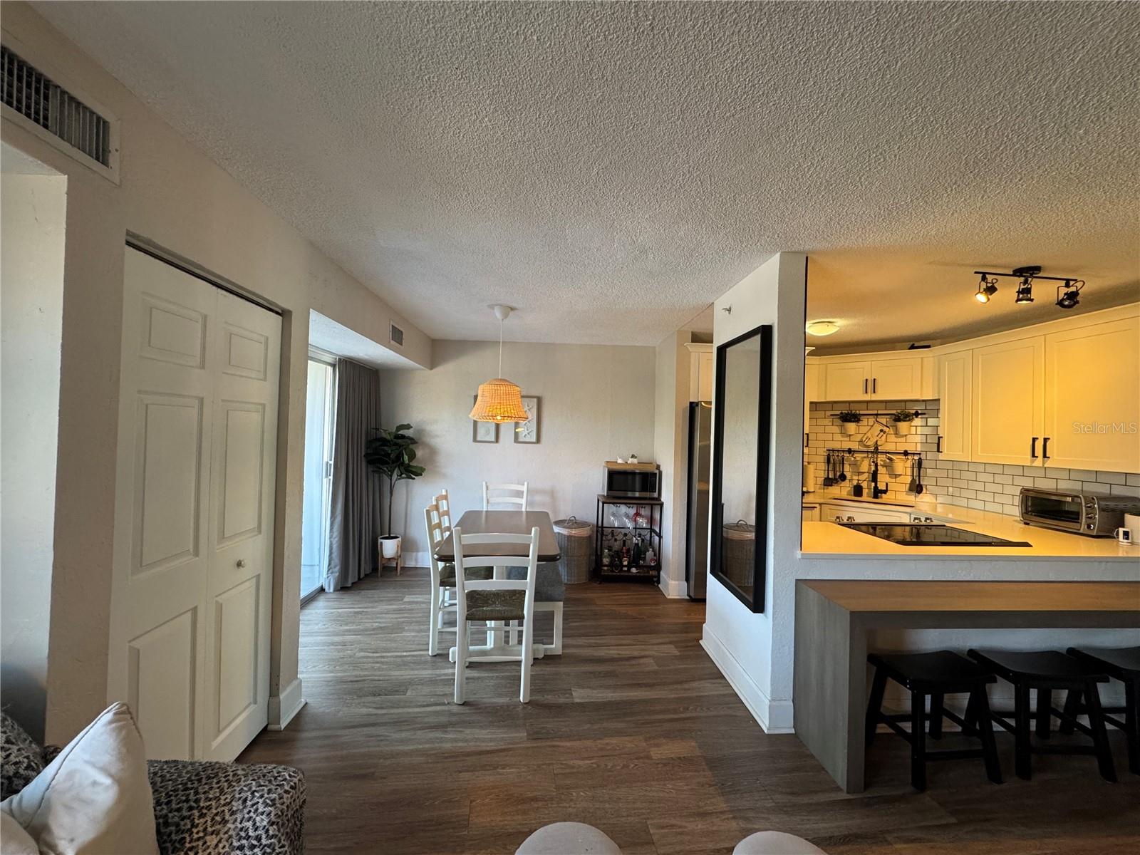 THE WAVE CONDO - Residential Lease