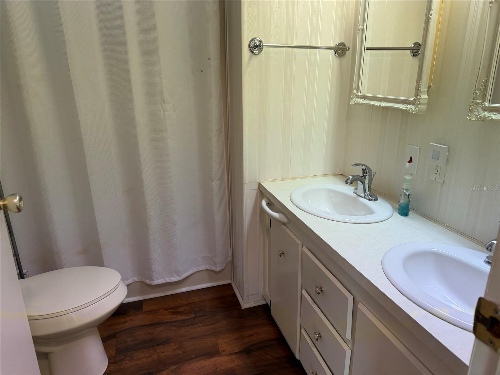 OAKWOOD ESTATES - Residential