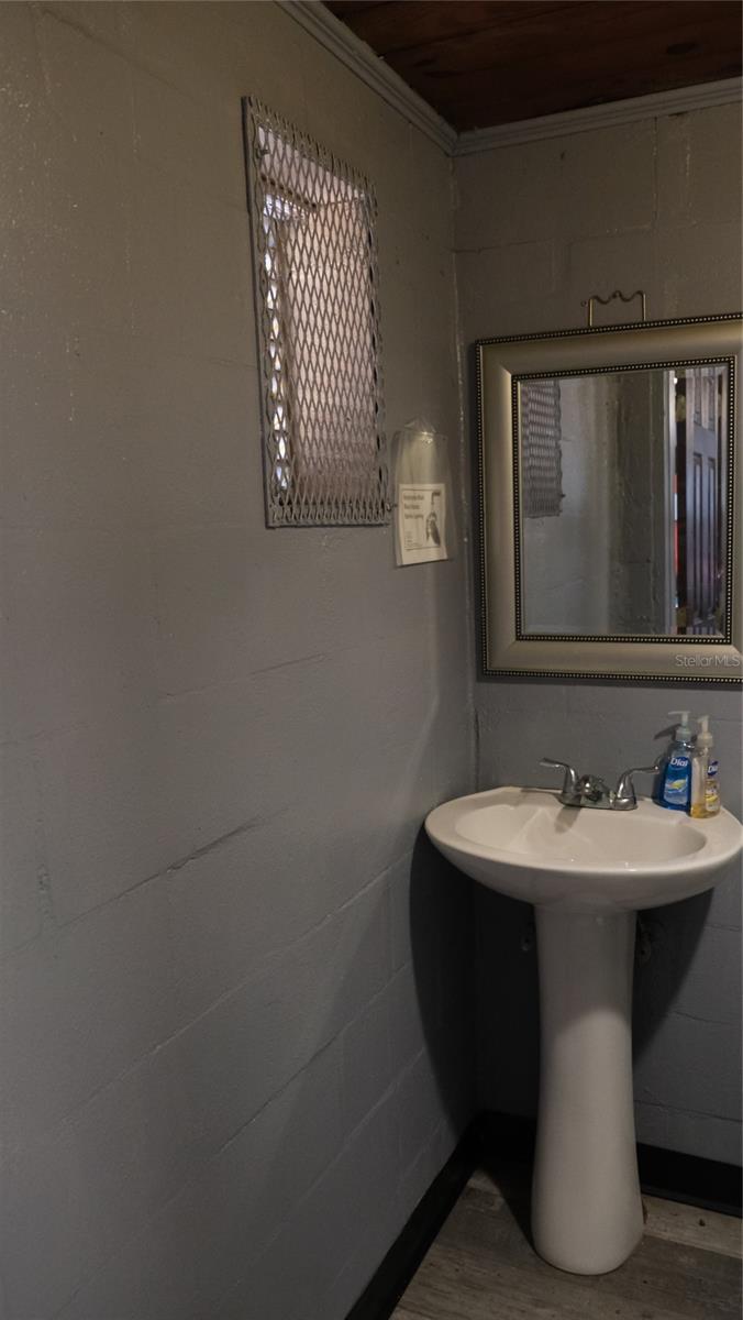 HEADS HARMON SUB - Commercial Sale