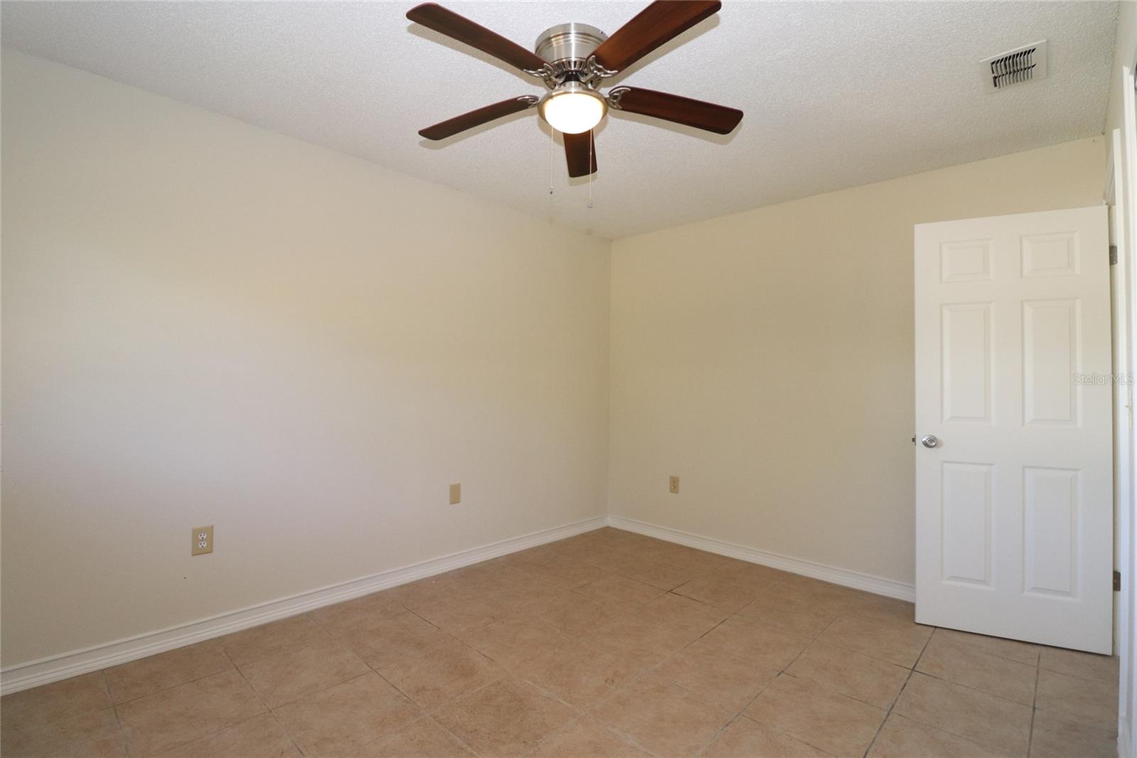 BONNIE BROOK - Residential Lease