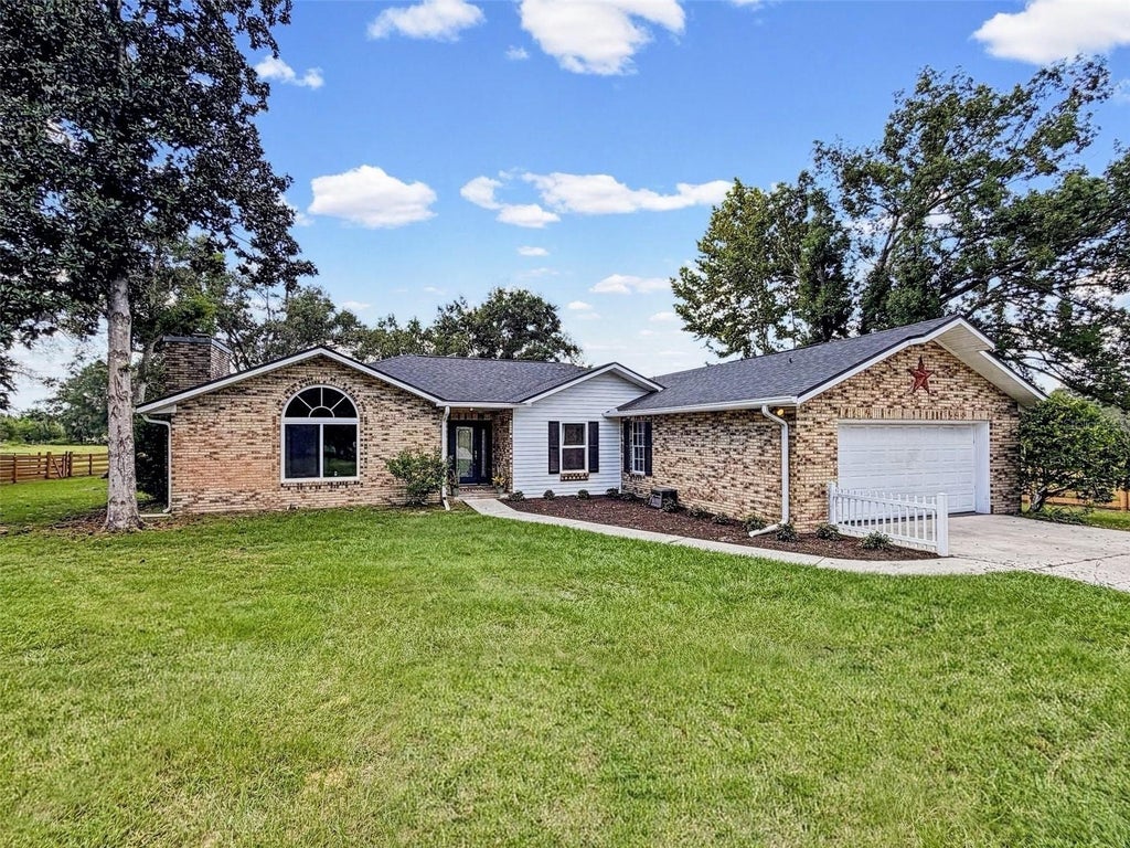 Photo of 15561 Patriot Drive, Brooksville, FL 34601 (MLS # TB8556440)