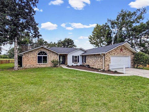 Photo of 15561 Patriot Drive, Brooksville, FL 34601 (MLS # TB8556440)