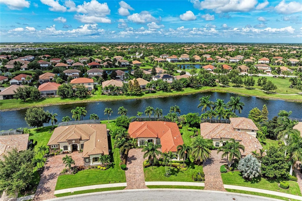 Photo of 13213 Bridgeport Crossing, Bradenton, FL 34211 (MLS # A4706617)