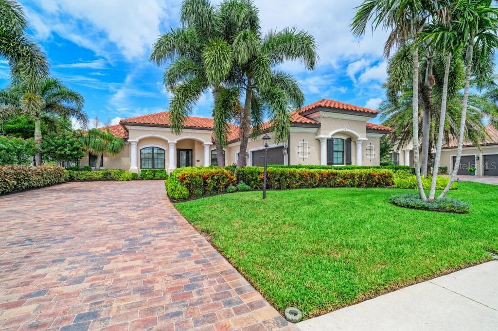 Photo of 13213 Bridgeport Crossing, Bradenton, FL 34211 (MLS # A4706617)