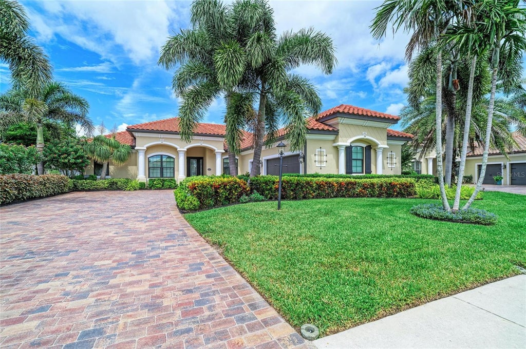 Photo of 13213 Bridgeport Crossing, Bradenton, FL 34211 (MLS # A4706617)