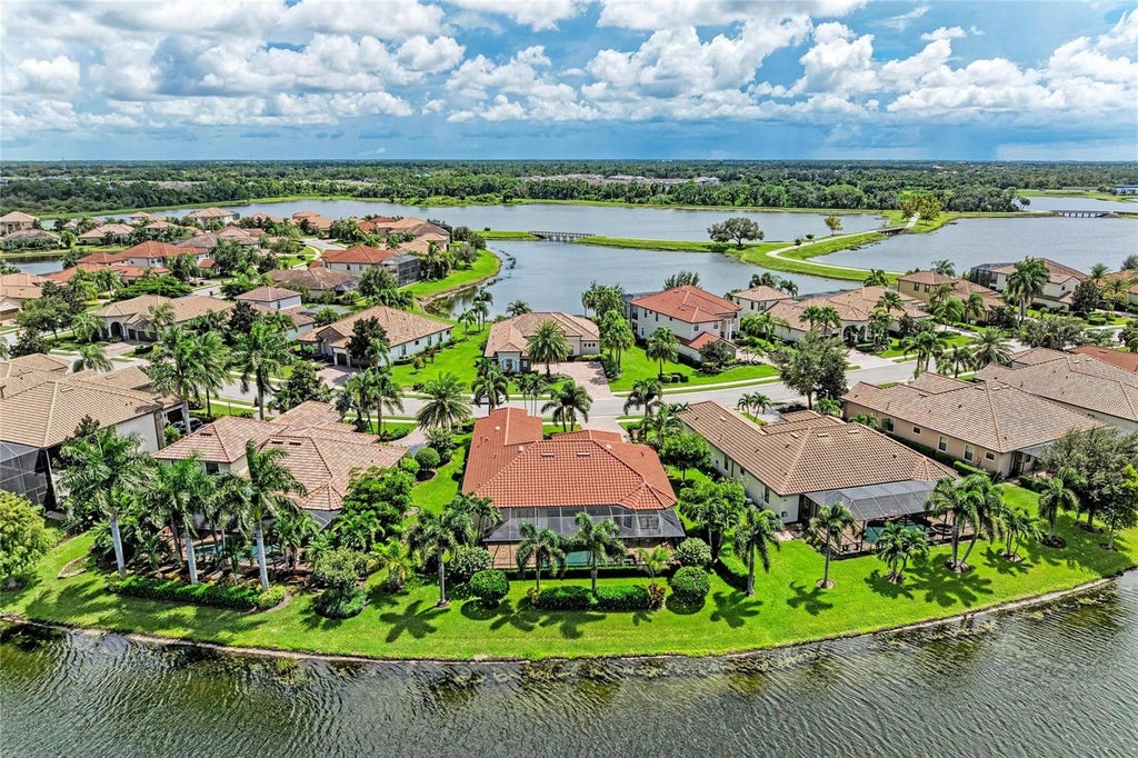 Photo of 13213 Bridgeport Crossing, Bradenton, FL 34211 (MLS # A4706617)