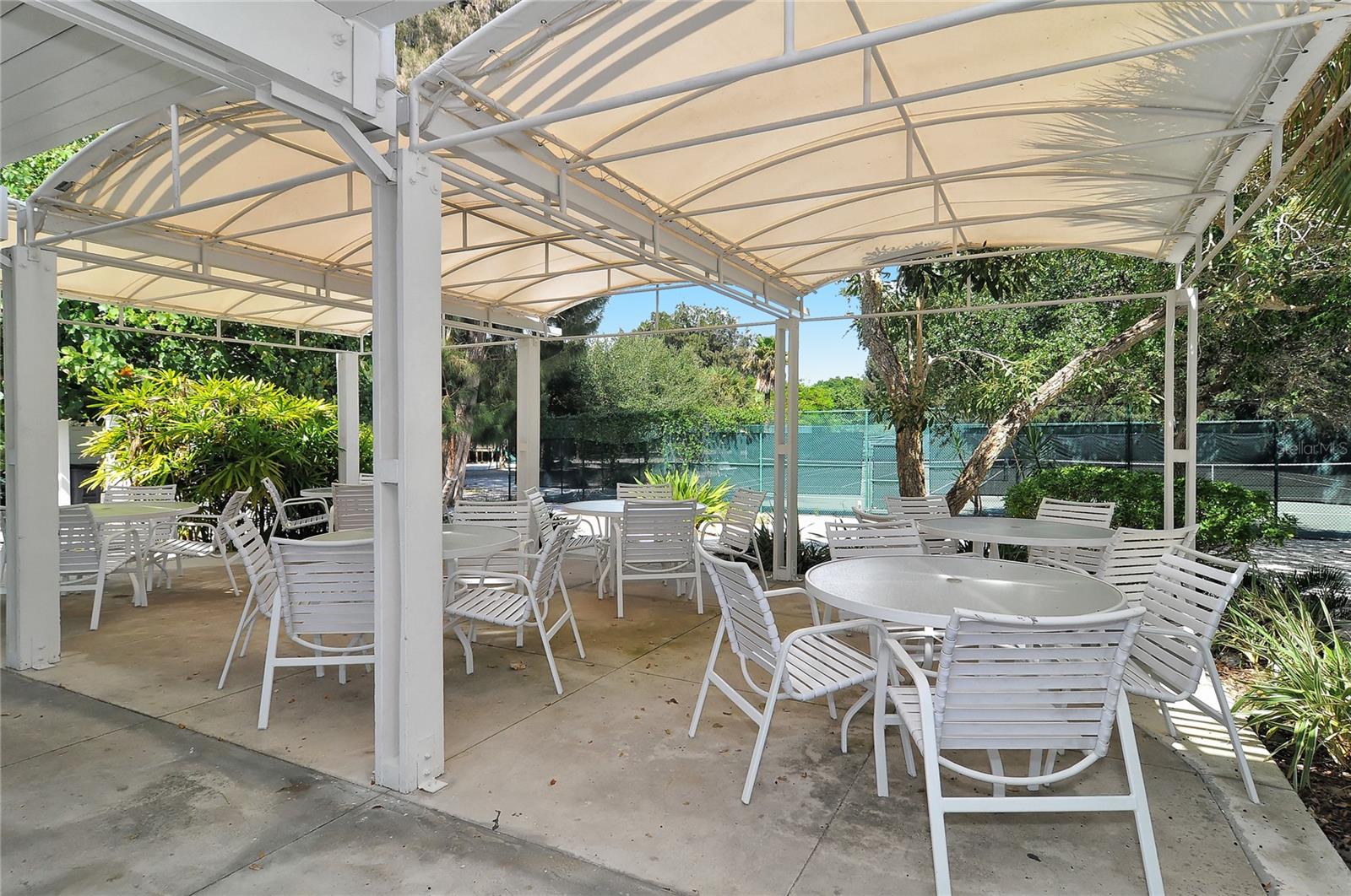 SANDERLING CLUB - Residential