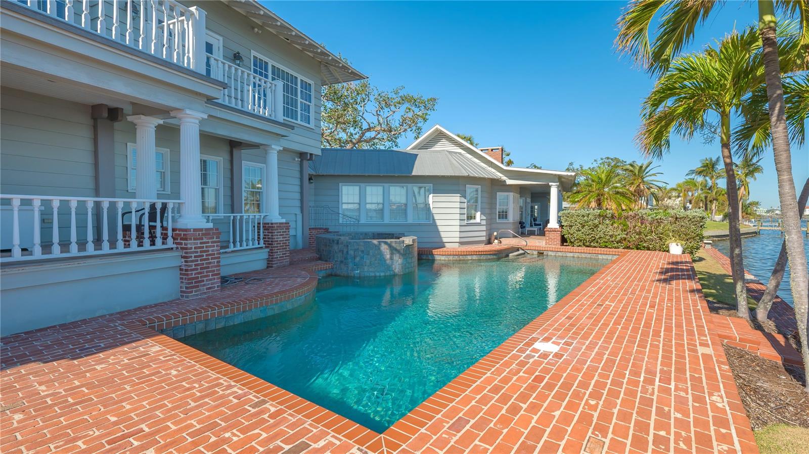 SANDERLING CLUB - Residential