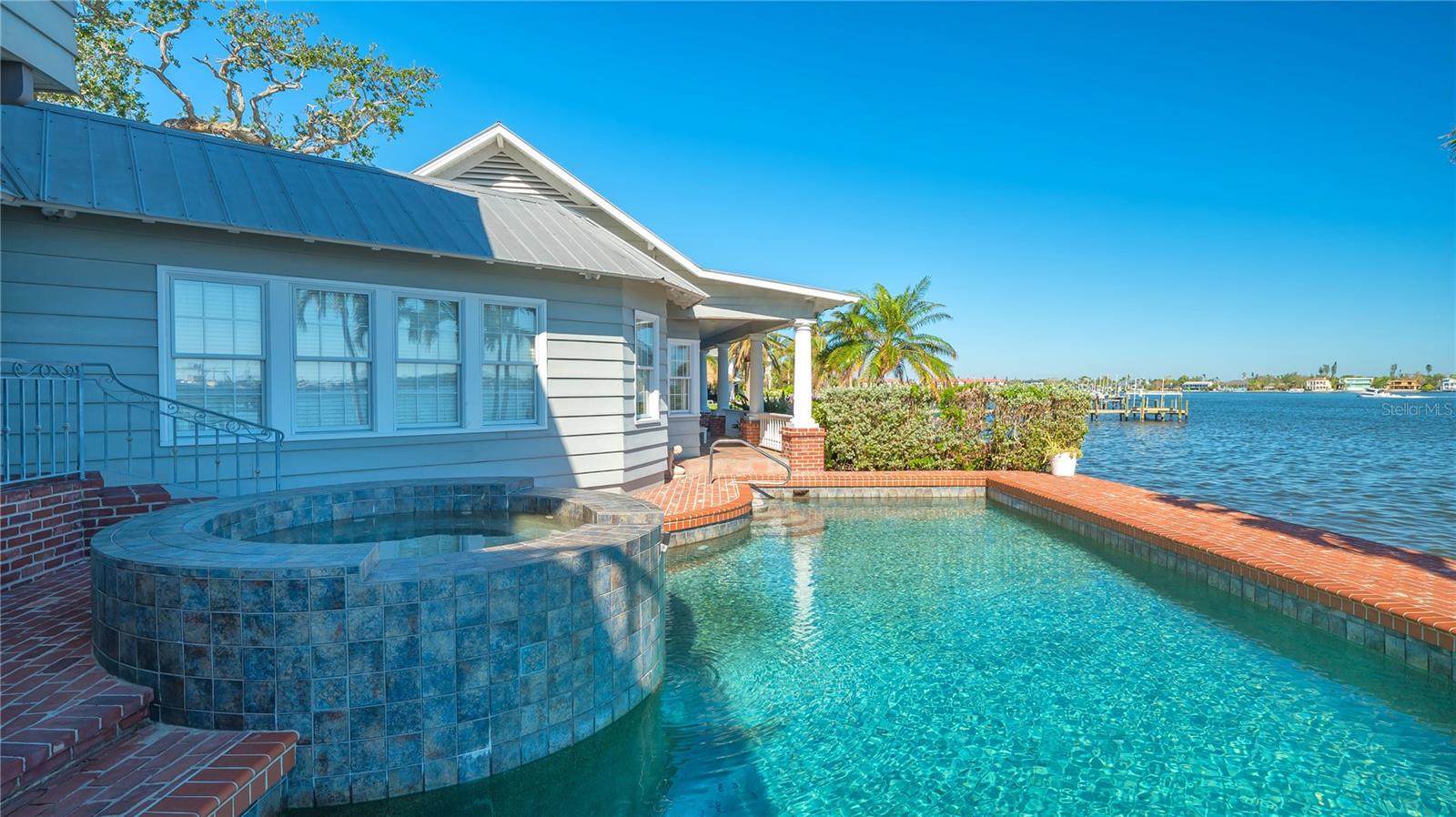 SANDERLING CLUB - Residential