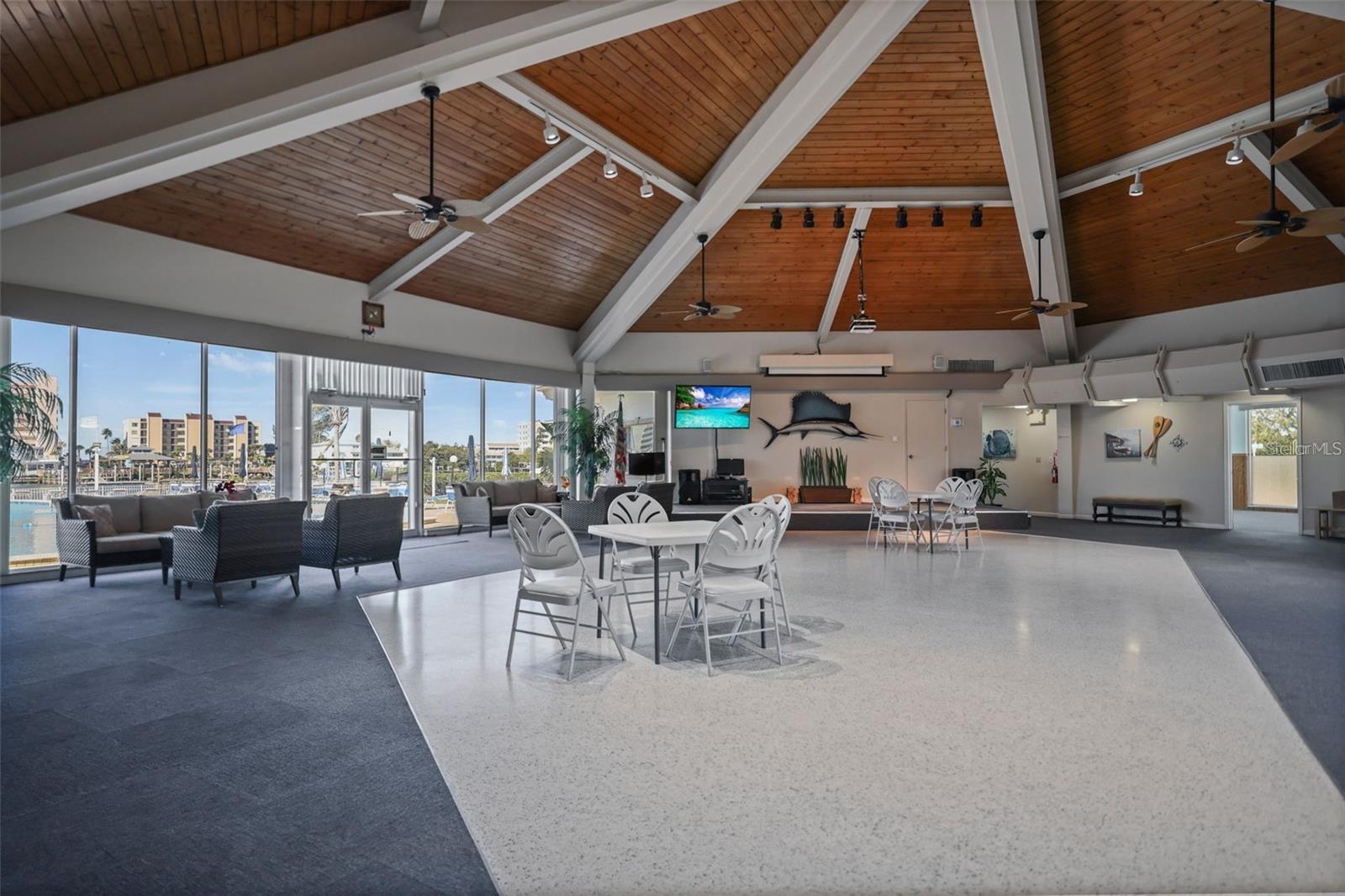 IMPERIAL POINT CONDO - Residential