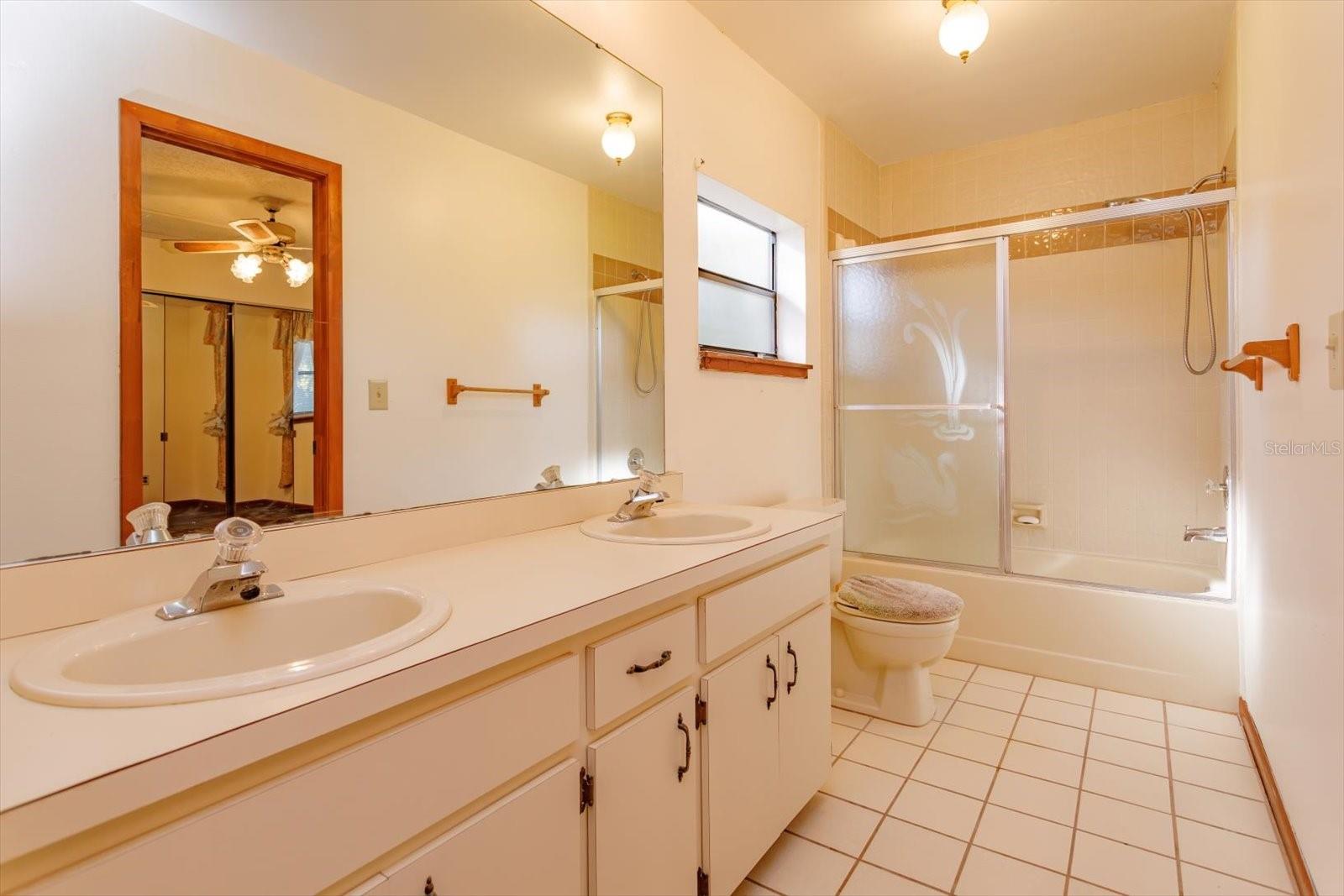 SHADOW LAKE WOODS - Residential