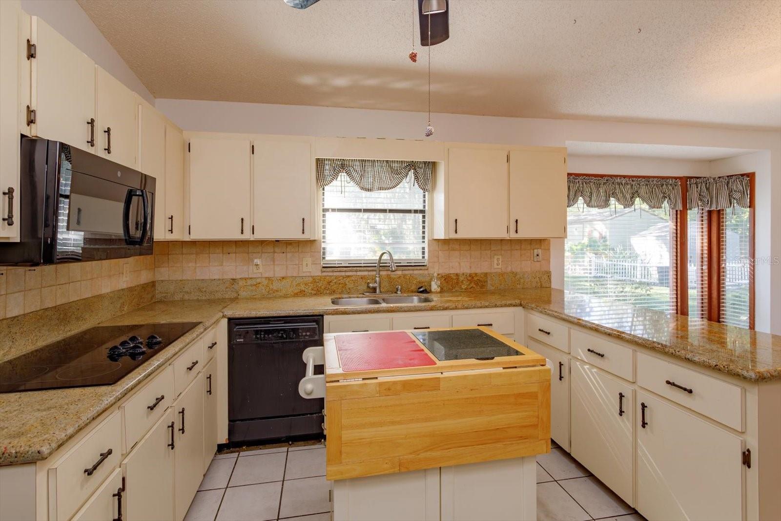 SHADOW LAKE WOODS - Residential