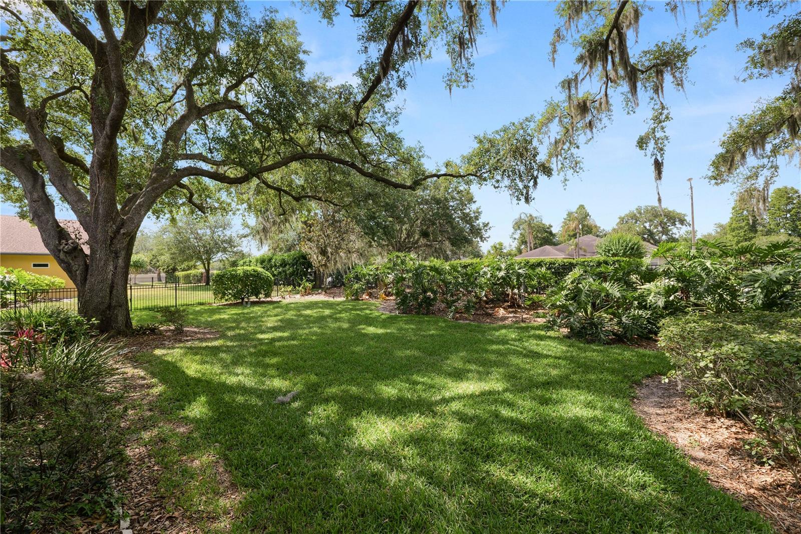 AMANDA OAKS - Residential