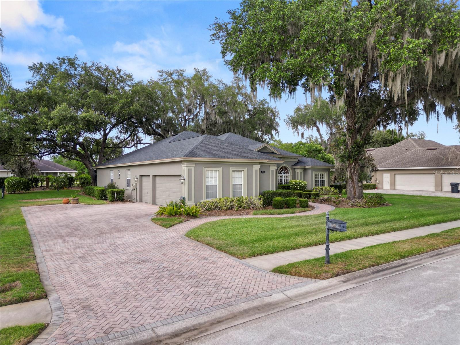 AMANDA OAKS - Residential