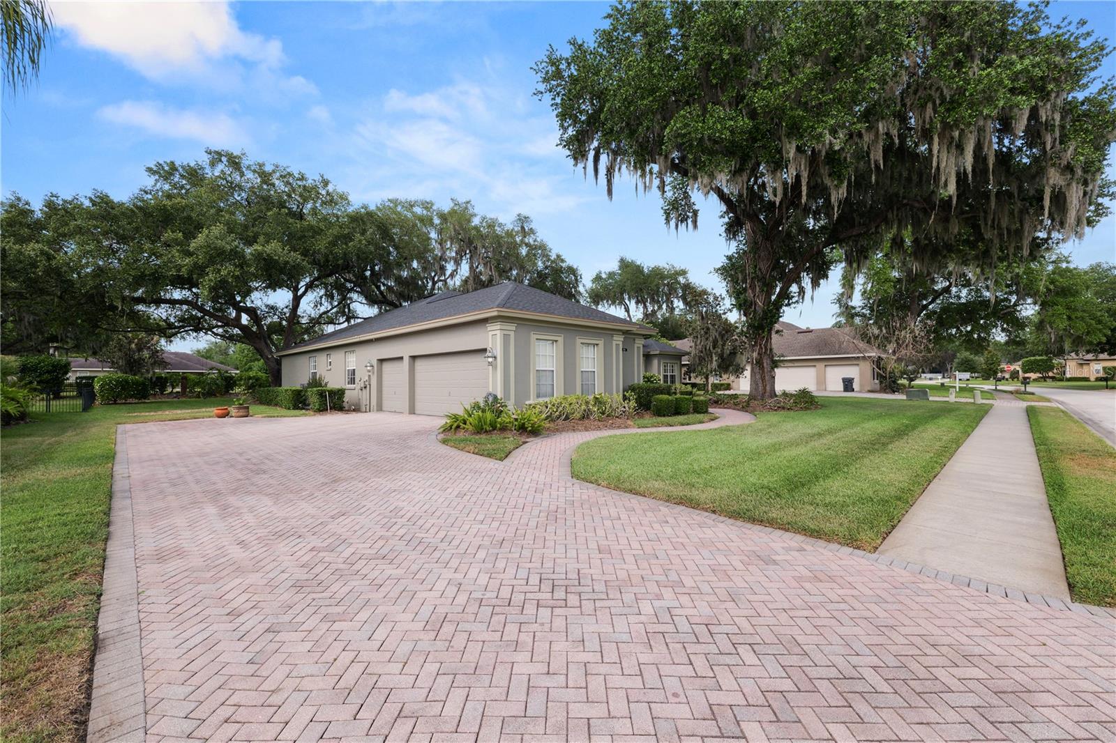 AMANDA OAKS - Residential