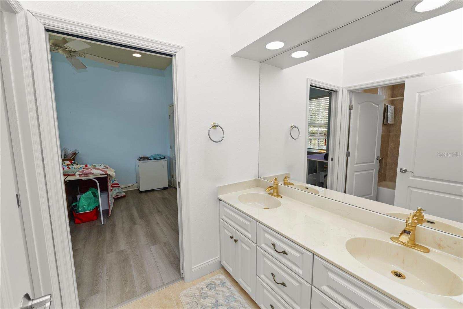 AMANDA OAKS - Residential