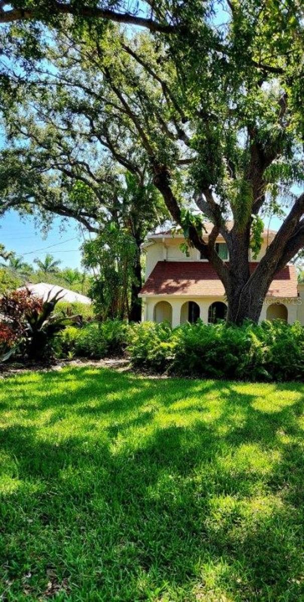 THE WHITE RESUB IN THE EARL COURT - Residential