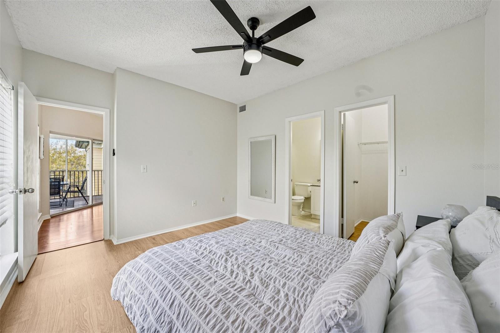 THE LANDINGS OF TAMPA A CONDOM - Residential