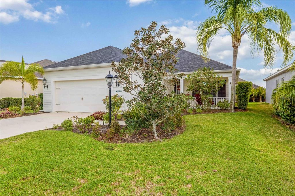 Photo of 10933 Blue Magnolia Lane, Parrish, FL 34219 (MLS # A4685404)