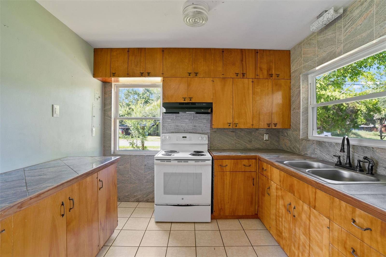 PINELLAS PARK 1ST ADD - Residential Lease