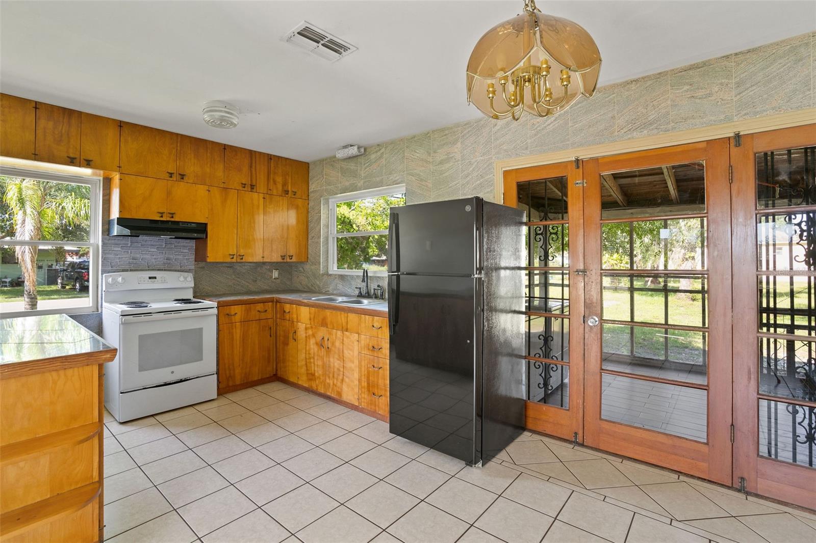 PINELLAS PARK 1ST ADD - Residential Lease