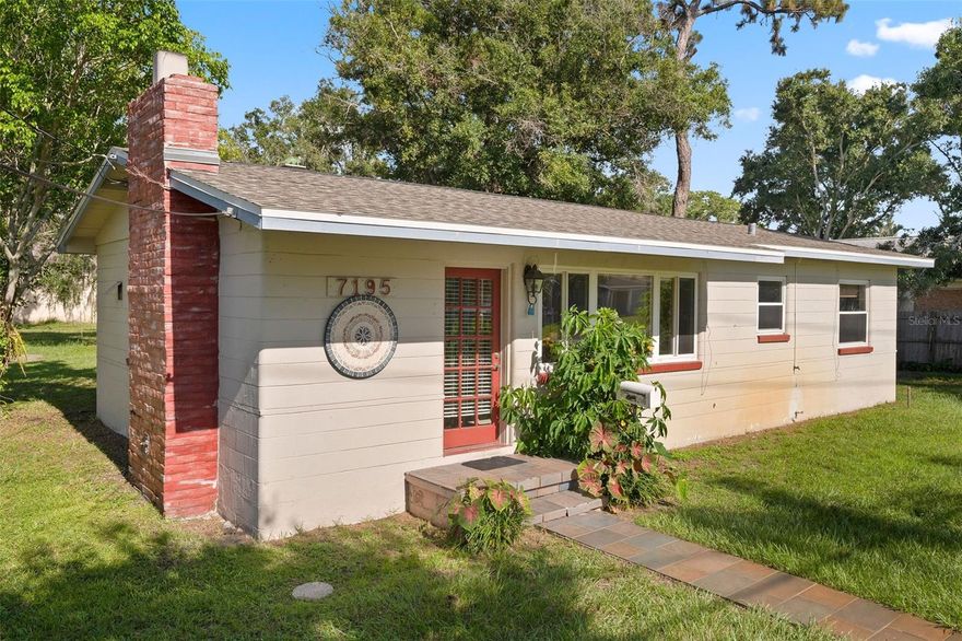Nice central Pinellas location near shopping and restaurants available immediately.
