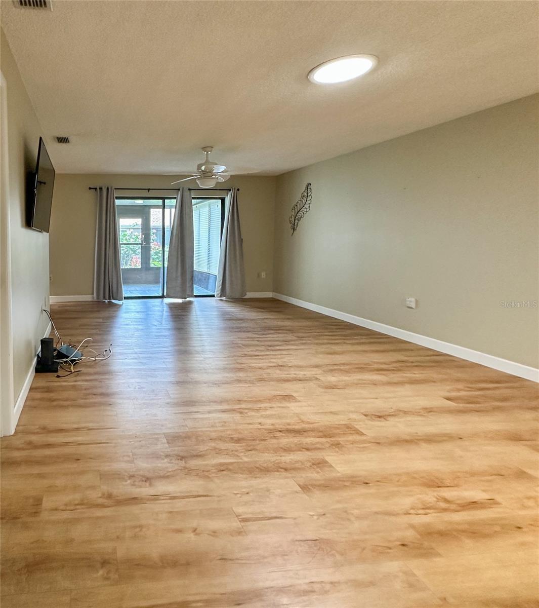 ROYAL OAKS - Residential Lease