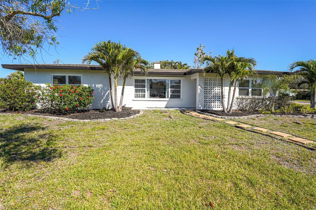 Photo of 1309 Nokomis Avenue S, Venice, FL 34285 (MLS # TB8344817)