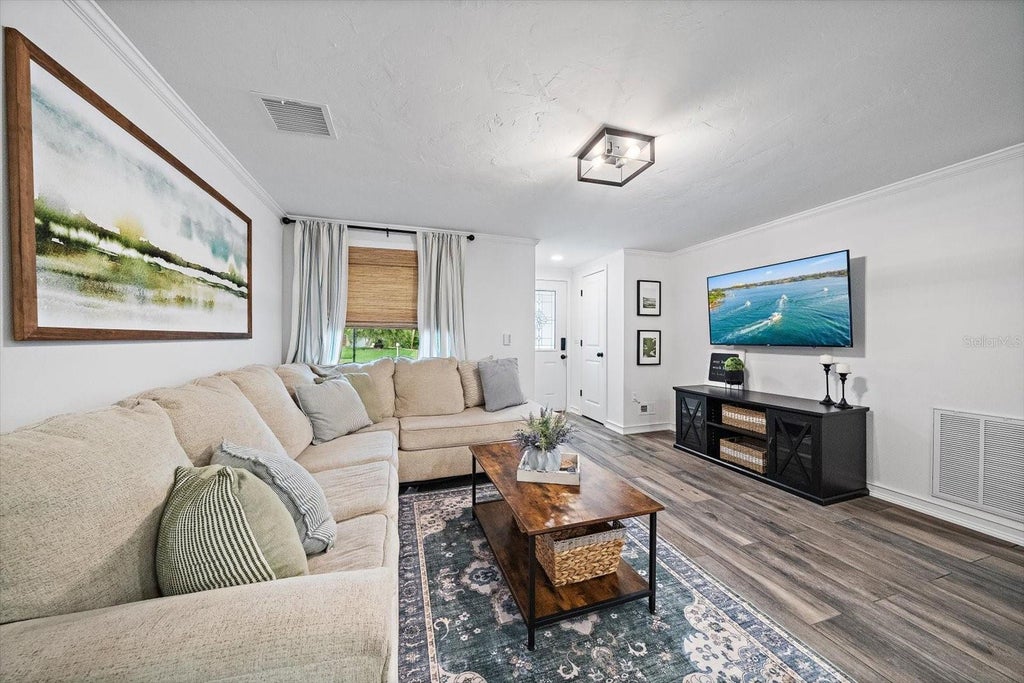 Photo of 852 Acadia Road, Venice, FL 34293 (MLS # N6145619)