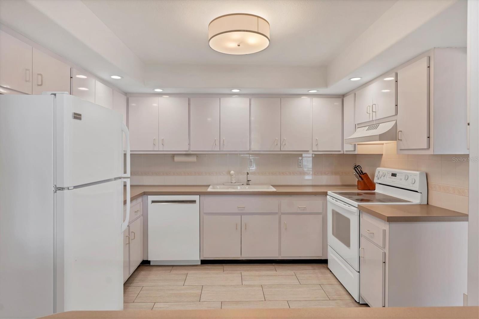 ST ARMAND TOWERS - Residential